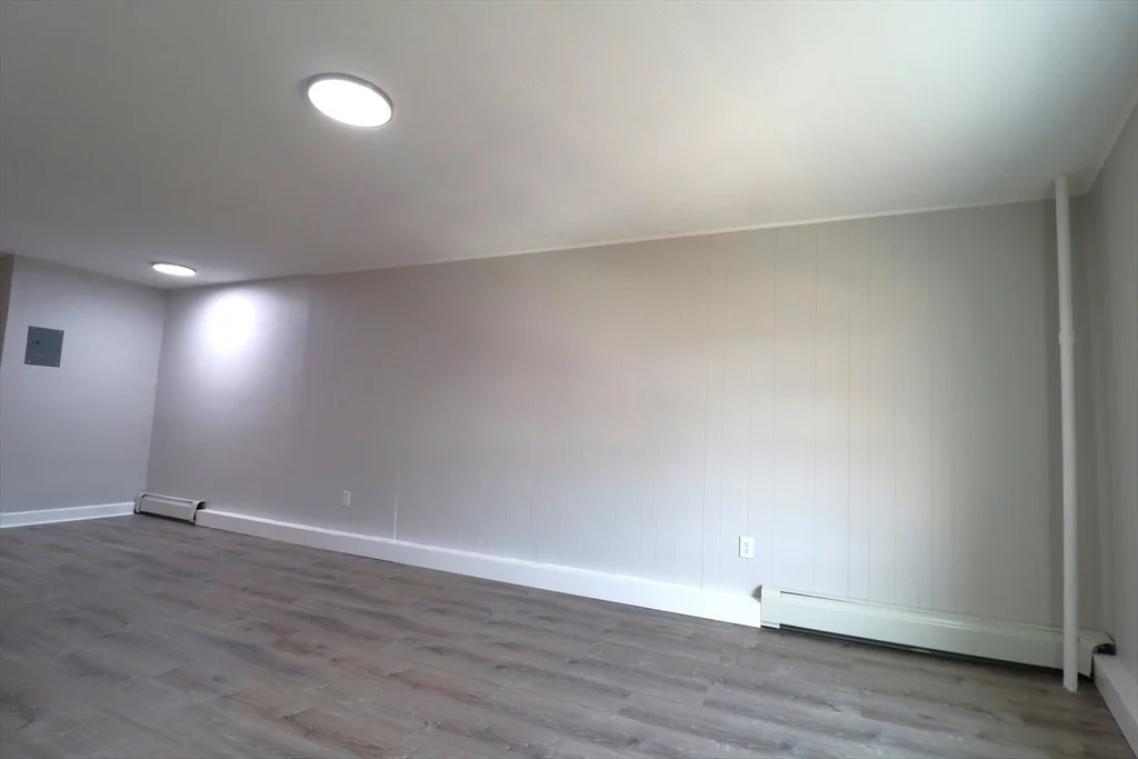 1 bed, 1 bath apartment for rent at 7 High St Unit 11, Clinton — photo 8 of 17