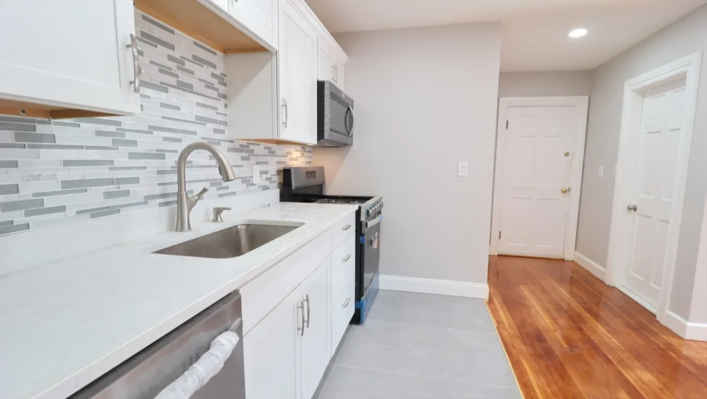 2 bed, 1 bath apartment for rent at 7 High St Unit 12, Clinton — photo 5 of 26