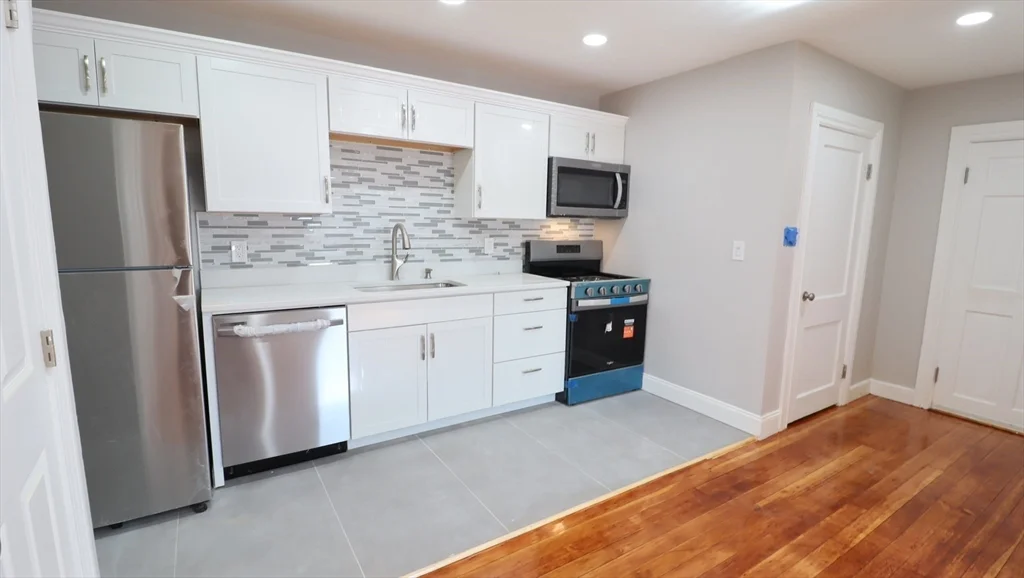 2 bed, 1 bath apartment for rent at 7 High St Unit 12, Clinton — photo 2 of 26