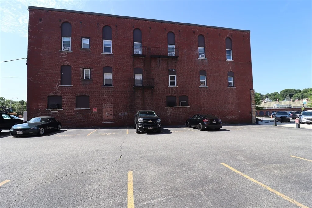 2 bed, 1 bath apartment for rent at 7 High St Unit 12, Clinton — photo 24 of 26