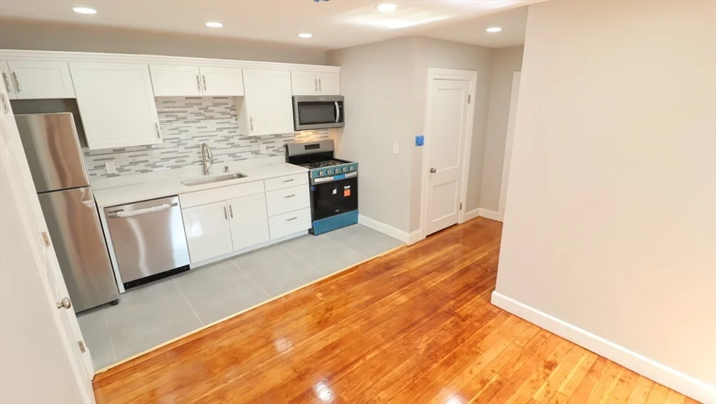 2 bed, 1 bath apartment for rent at 7 High St Unit 12, Clinton — photo 10 of 26