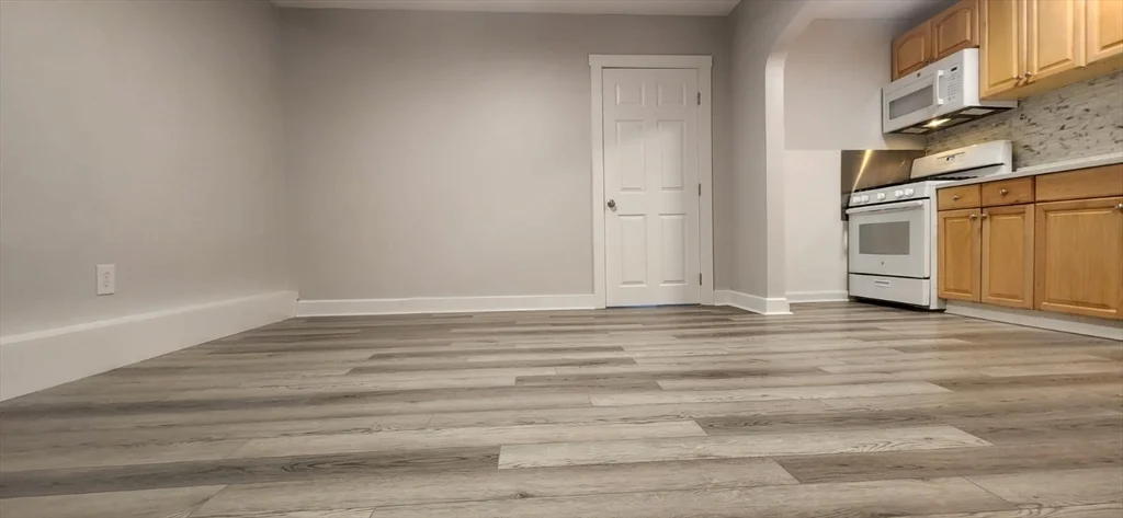 1 bed, 1 bath apartment for rent at 7 High St Unit 15, Clinton — photo 9 of 20