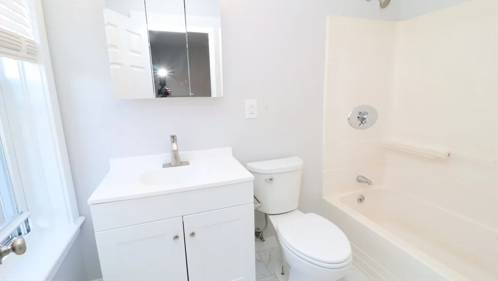1 bed, 1 bath apartment for rent at 7 High St Unit 15, Clinton — photo 13 of 20