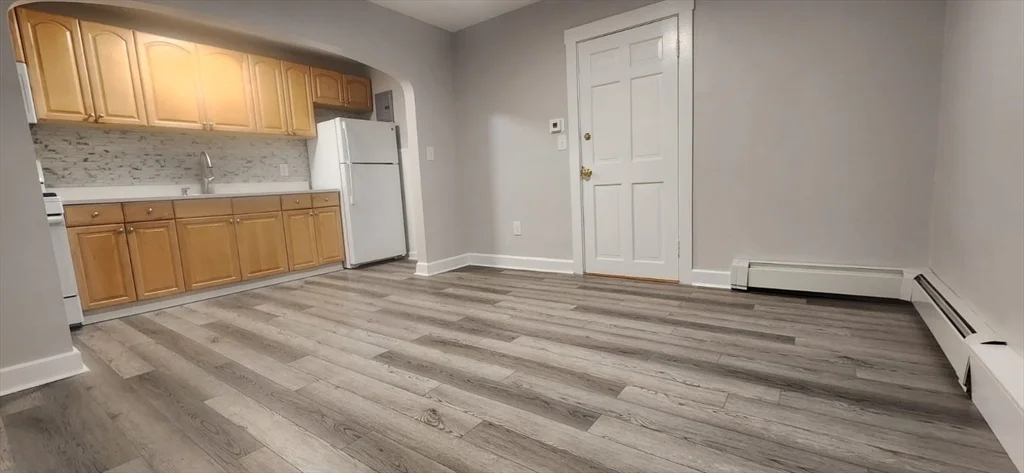 1 bed, 1 bath apartment for rent at 7 High St Unit 15, Clinton — photo 2 of 20