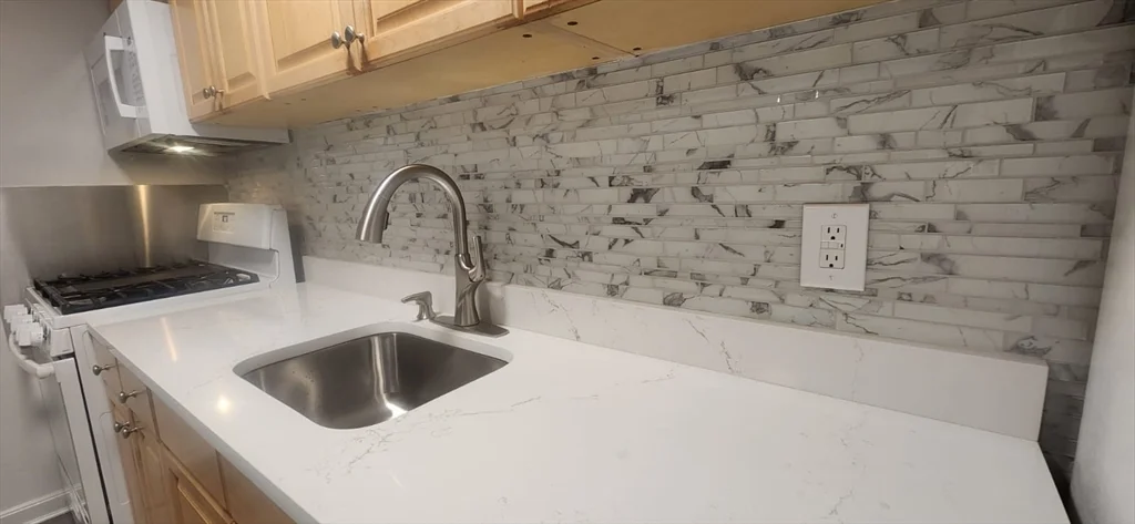 1 bed, 1 bath apartment for rent at 7 High St Unit 15, Clinton — photo 10 of 20
