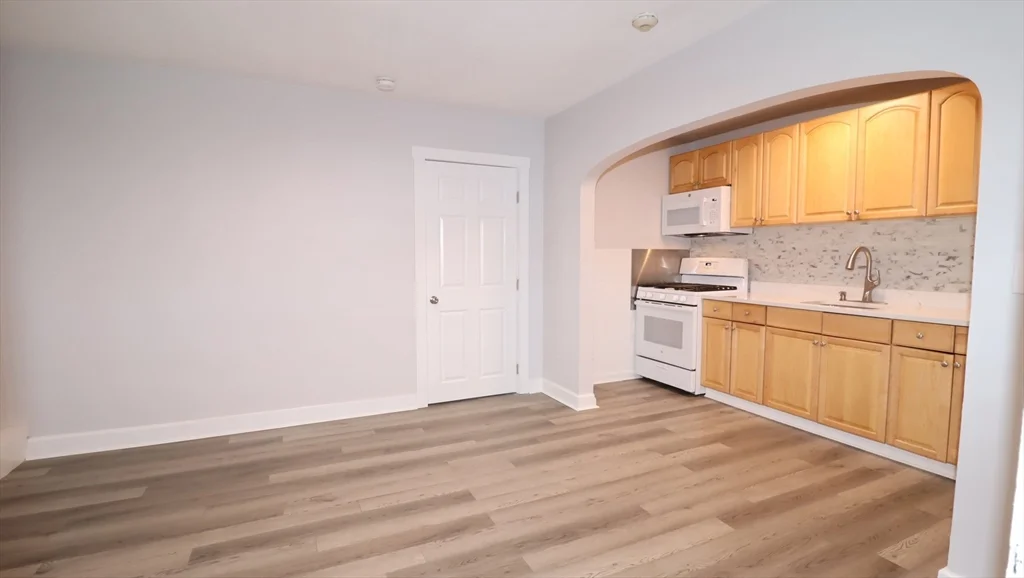 1 bed, 1 bath apartment for rent at 7 High St Unit 15, Clinton — photo 14 of 20