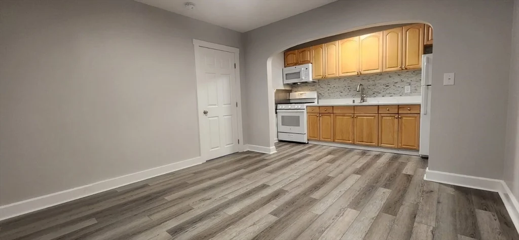 1 bed, 1 bath apartment for rent at 7 High St Unit 15, Clinton — photo 8 of 20