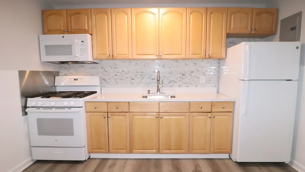 1 bed, 1 bath apartment for rent at 7 High St Unit 15, Clinton — photo 3 of 20