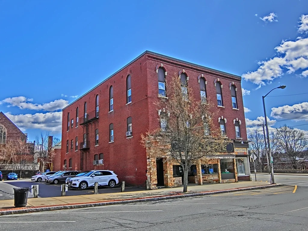 1 bed, 1 bath apartment for rent at 7 High St Unit 15, Clinton