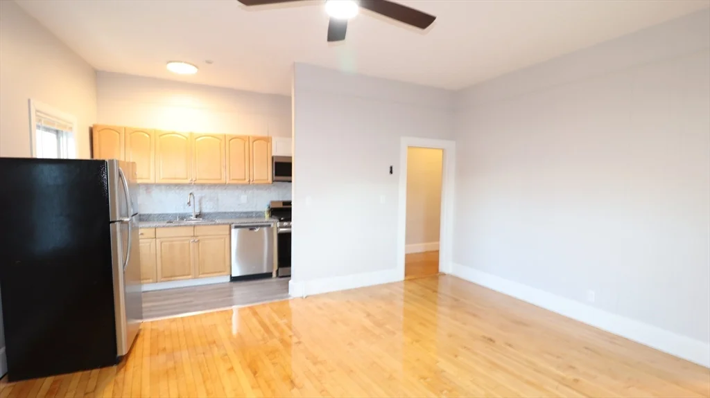 1 bed, 1 bath apartment for rent at 7 High St Unit 5, Clinton — photo 4 of 17