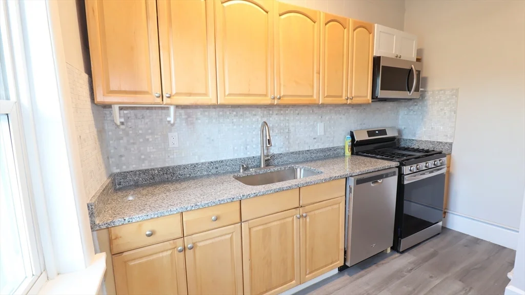 1 bed, 1 bath apartment for rent at 7 High St Unit 5, Clinton — photo 5 of 17