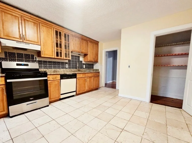 2 bed, 1 bath apartment for rent at 7 High Street Pl Unit 2, Jamaica Plain — photo 5 of 20