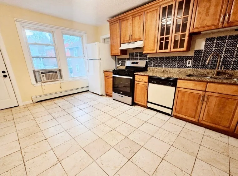 2 bed, 1 bath apartment for rent at 7 High Street Pl Unit 2, Jamaica Plain — photo 4 of 20