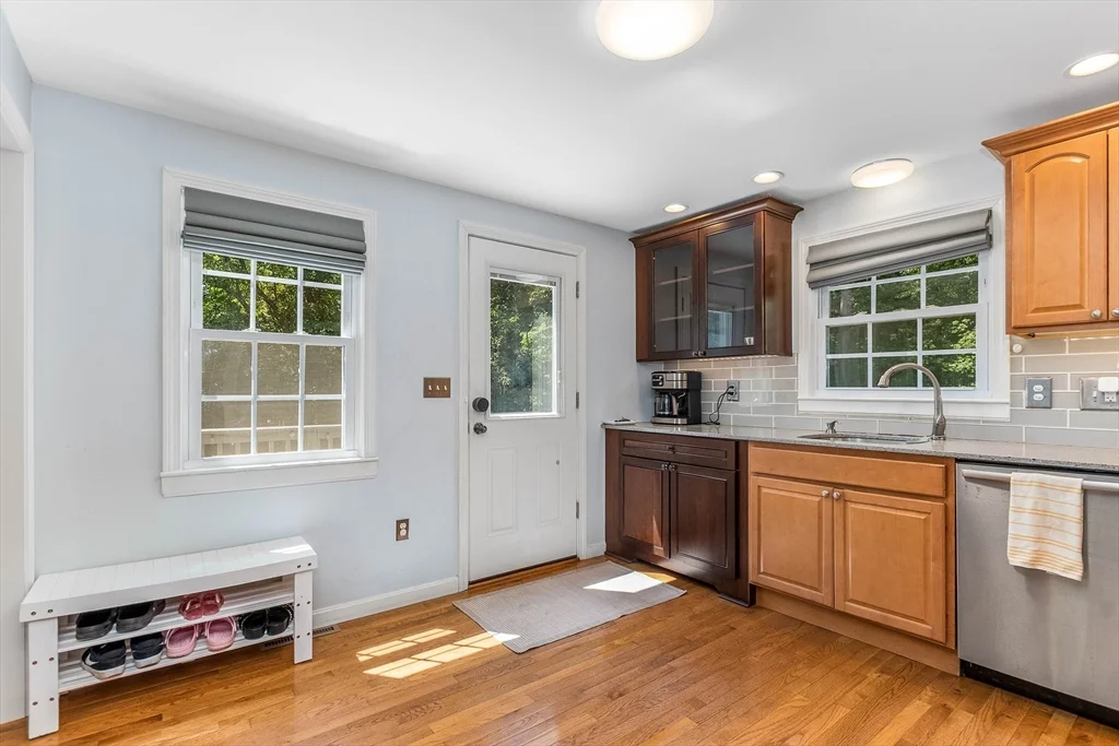 3 bed, 2 bath apartment for rent at 7 Hill St, Norton — photo 5 of 29