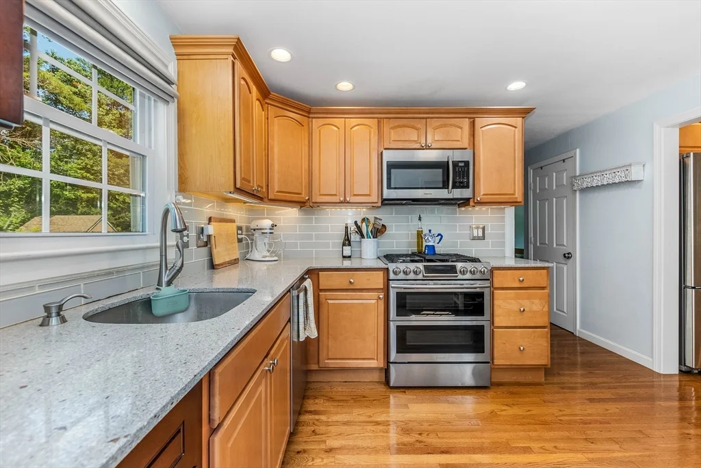 3 bed, 2 bath apartment for rent at 7 Hill St, Norton — photo 6 of 29