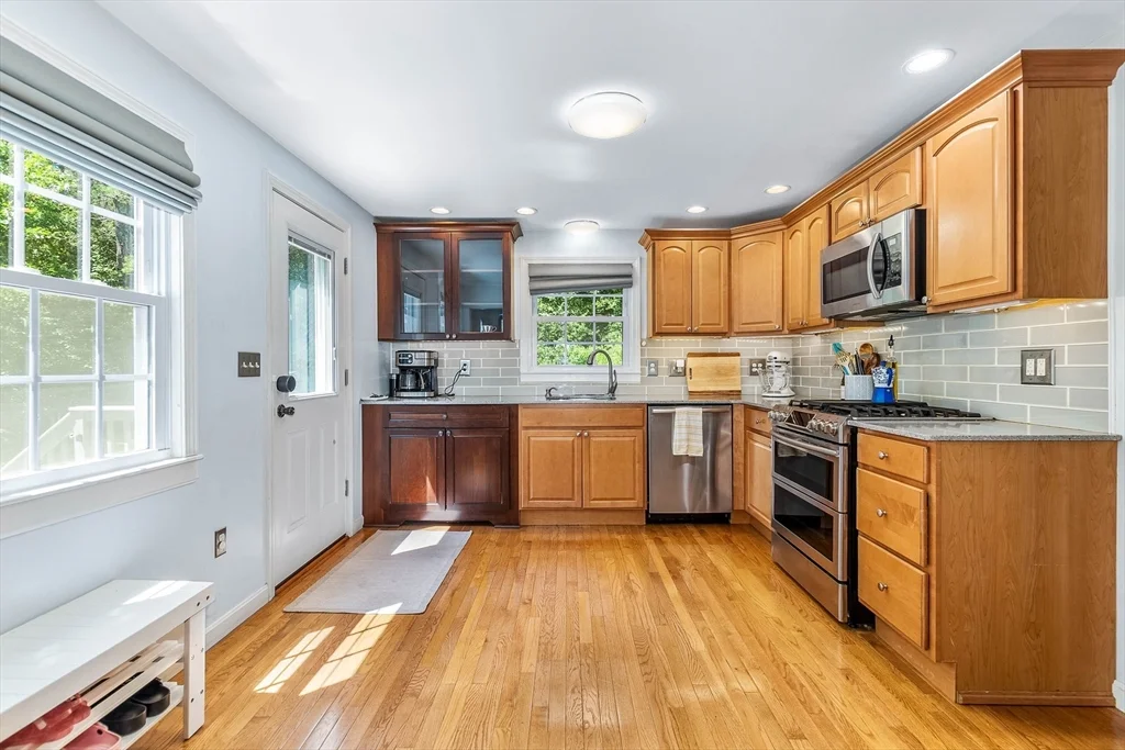 3 bed, 2 bath apartment for rent at 7 Hill St, Norton — photo 4 of 29