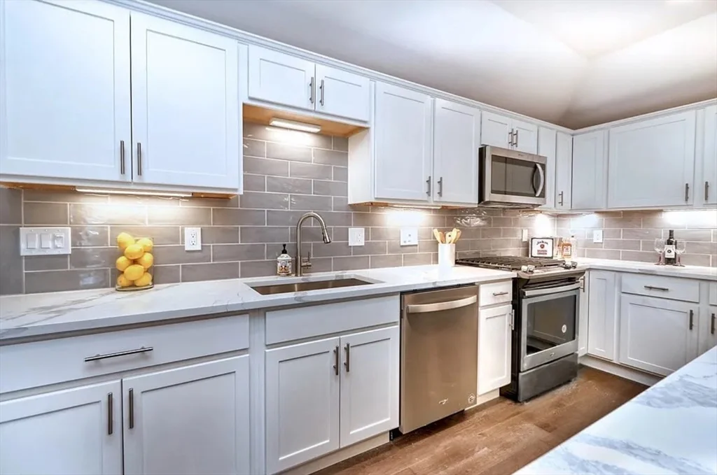 2 bed, 2 bath apartment for rent at 7 Hillside Ave Unit 3, Medford — photo 4 of 14