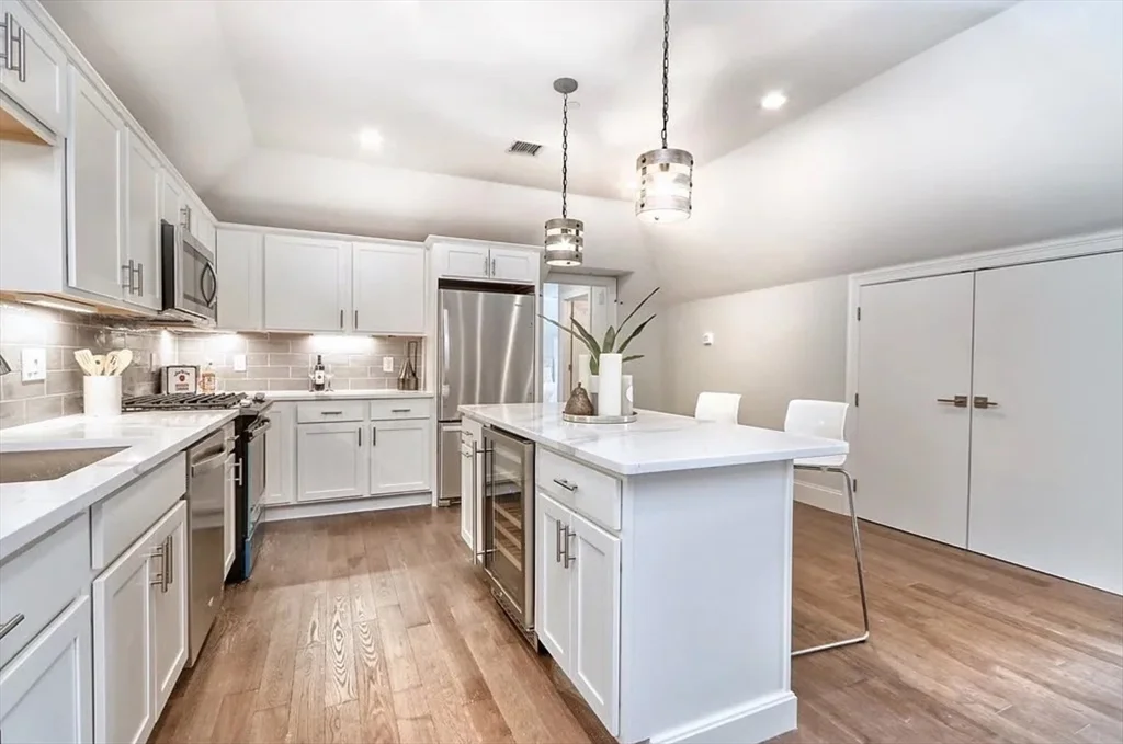 2 bed, 2 bath apartment for rent at 7 Hillside Ave Unit 3, Medford — photo 3 of 14