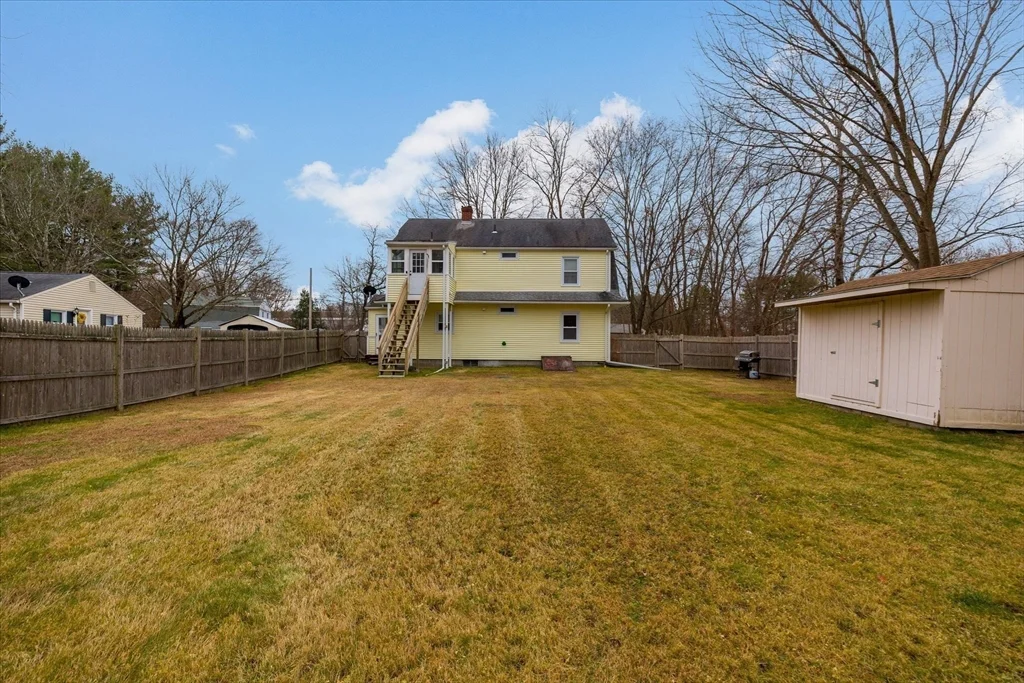2 bed, 1 bath apartment for rent at 7 Holbrook Rd Unit 2, Oxford — photo 3 of 14