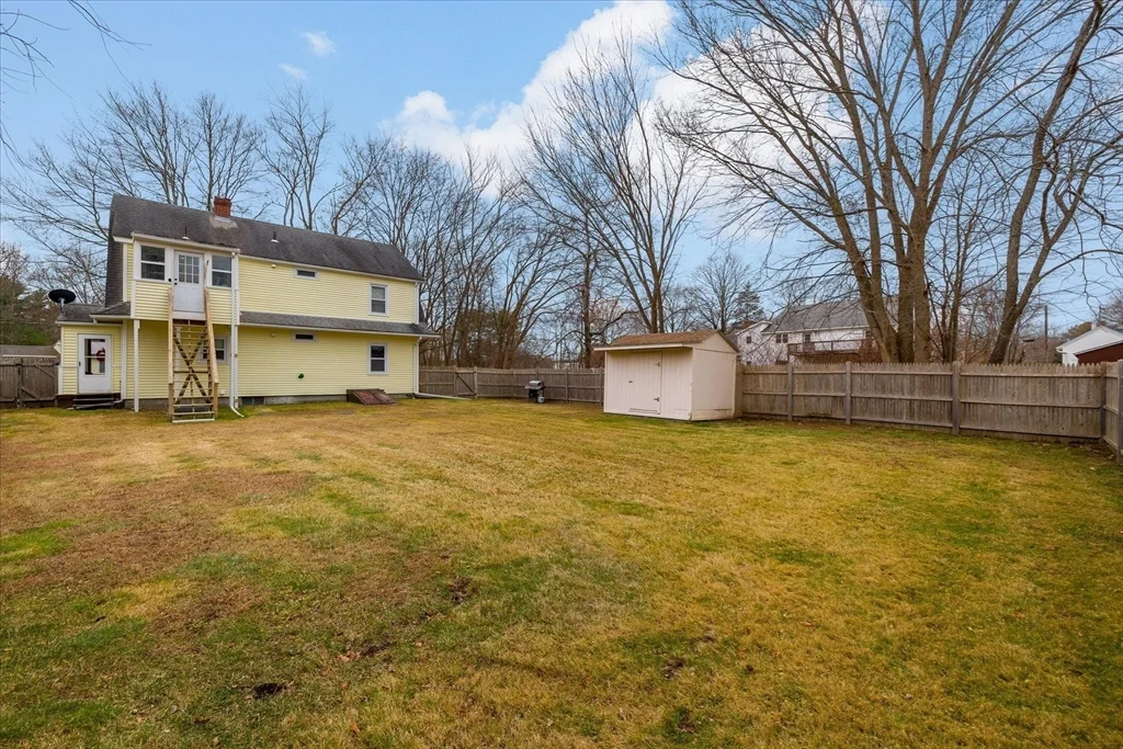 2 bed, 1 bath apartment for rent at 7 Holbrook Rd Unit 2, Oxford — photo 2 of 14