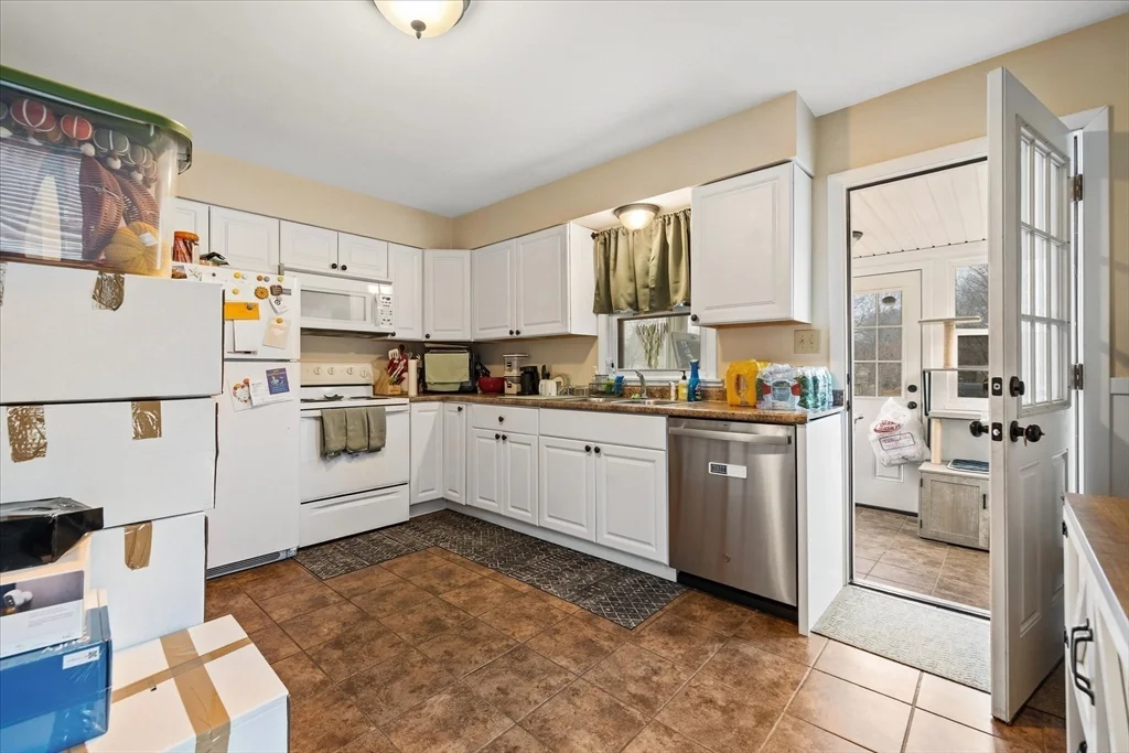 2 bed, 1 bath apartment for rent at 7 Holbrook Rd Unit 2, Oxford — photo 8 of 14