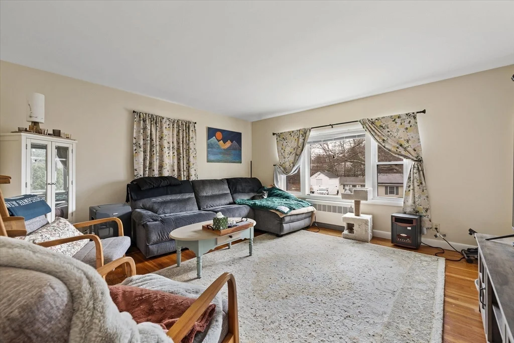 2 bed, 1 bath apartment for rent at 7 Holbrook Rd Unit 2, Oxford — photo 4 of 14
