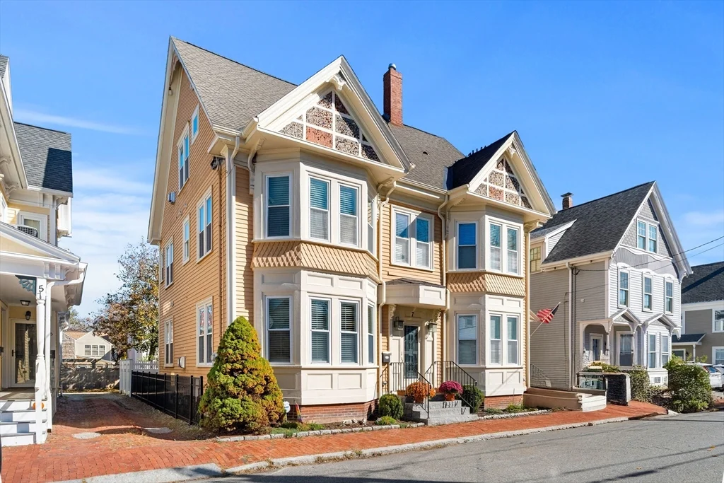 4 bed, 2 bath apartment for rent at 7 Horton St Unit 7, Newburyport