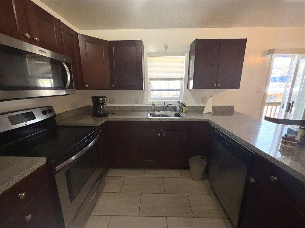 3 bed, 1 bath apartment for rent at 7 Howe Terr Unit 7, Dorchester — photo 3 of 26