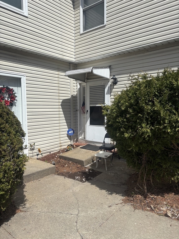 3 bed, 1 bath apartment for rent at 7 Howe Terr Unit 7, Dorchester — photo 1 of 26