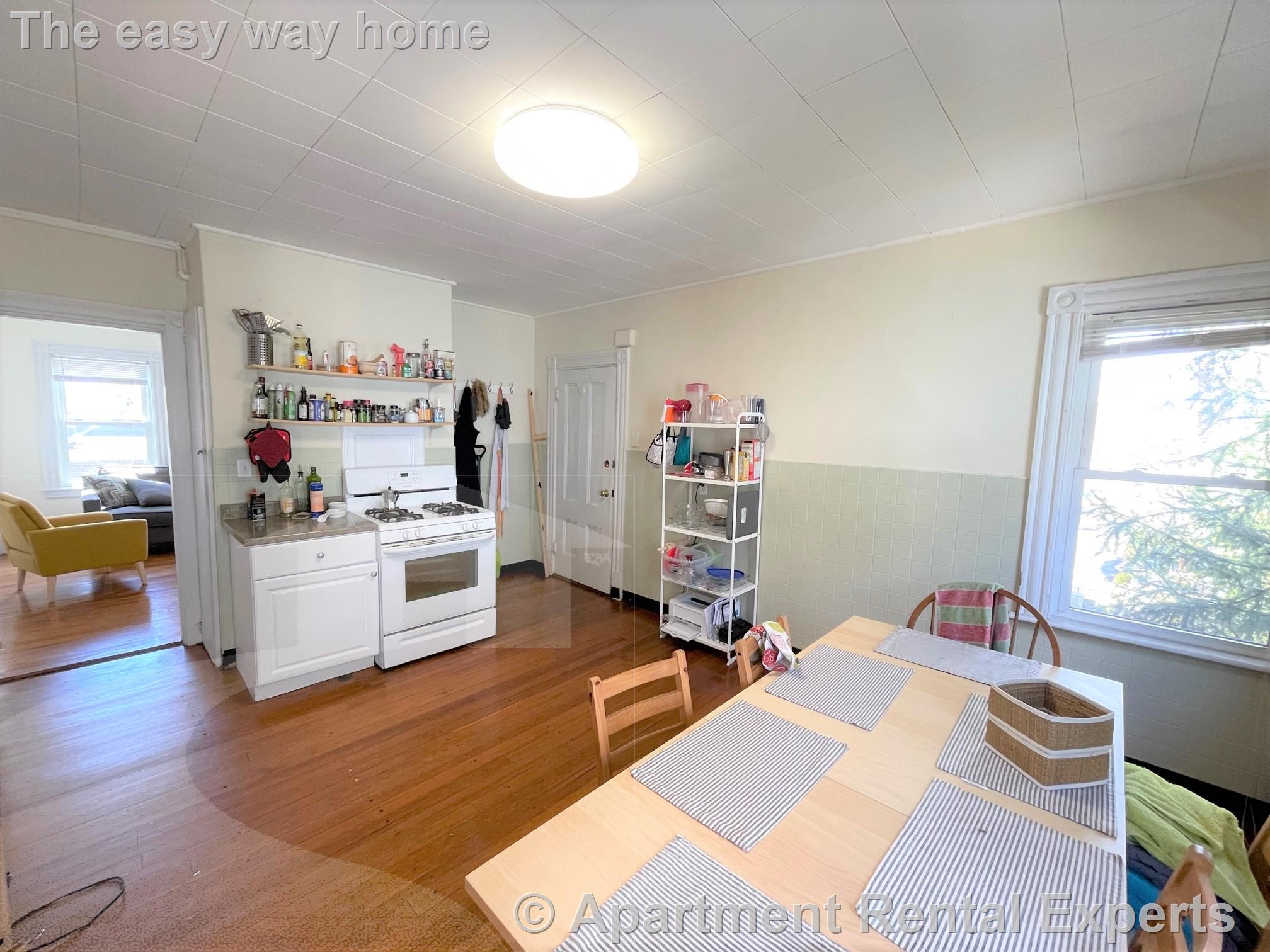 2 bed, 1 bath apartment for rent at 7 Ibbetson St Unit 2, Porter Square — photo 3 of 14