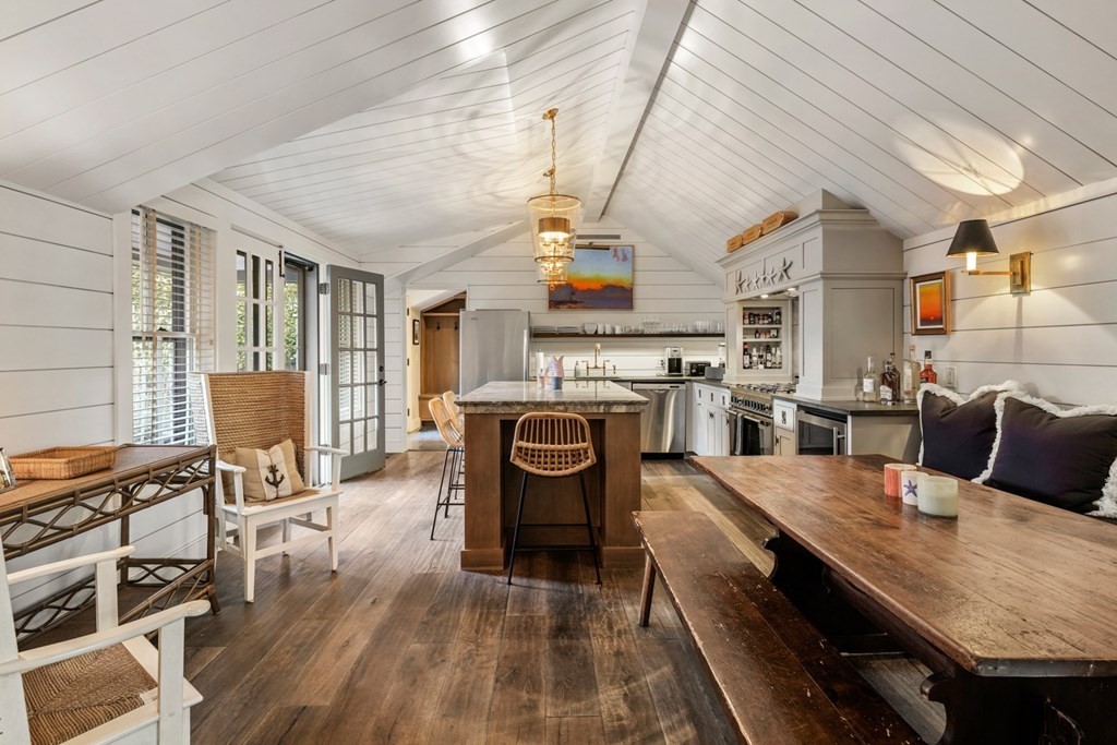 4 bed, 1 bath apartment for rent at 7 Independent Way Unit 0, Nantucket (vil) — photo 2 of 25