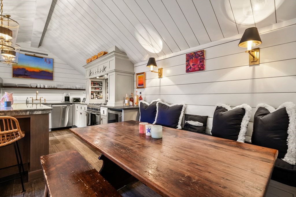 4 bed, 1 bath apartment for rent at 7 Independent Way Unit 0, Nantucket (vil) — photo 5 of 25