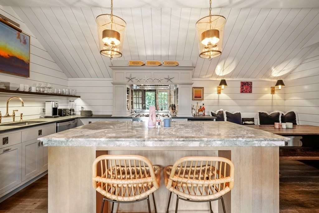 4 bed, 1 bath apartment for rent at 7 Independent Way Unit 0, Nantucket (vil)