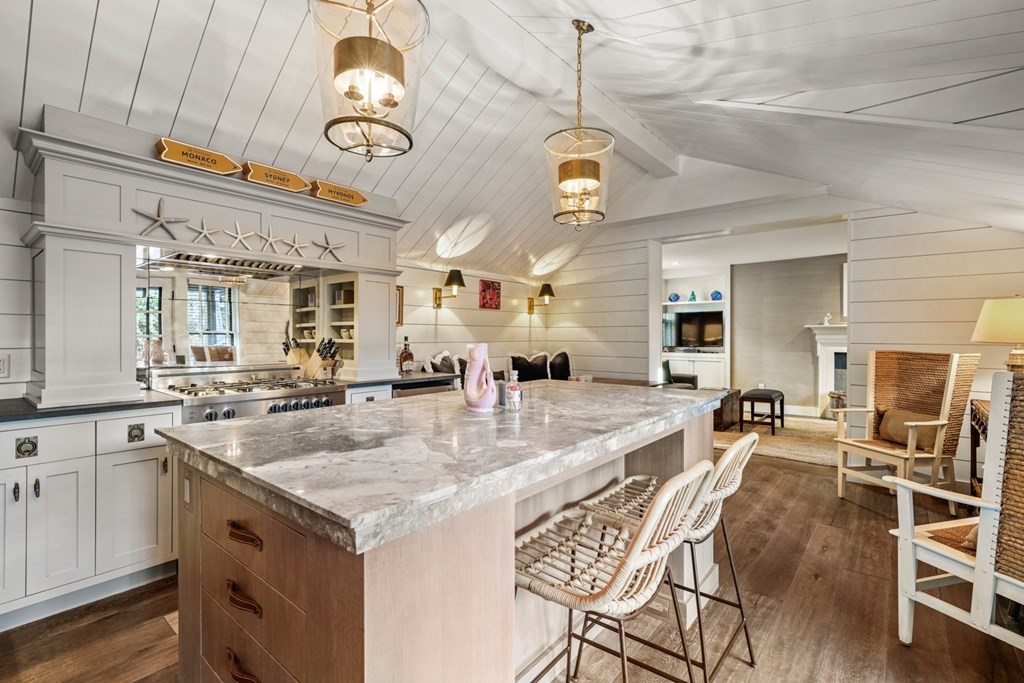 4 bed, 1 bath apartment for rent at 7 Independent Way Unit 0, Nantucket (vil) — photo 6 of 25