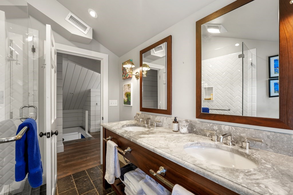 4 bed, 1 bath apartment for rent at 7 Independent Way Unit 0, Nantucket (vil) — photo 18 of 25