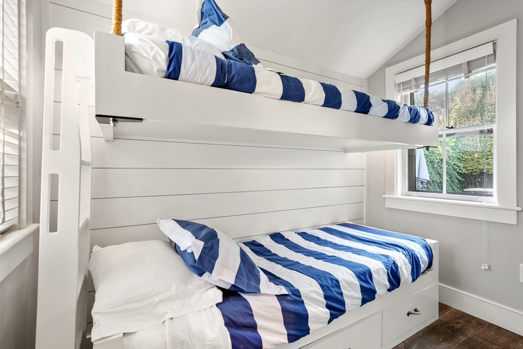 4 bed, 1 bath apartment for rent at 7 Independent Way Unit 0, Nantucket (vil) — photo 11 of 25