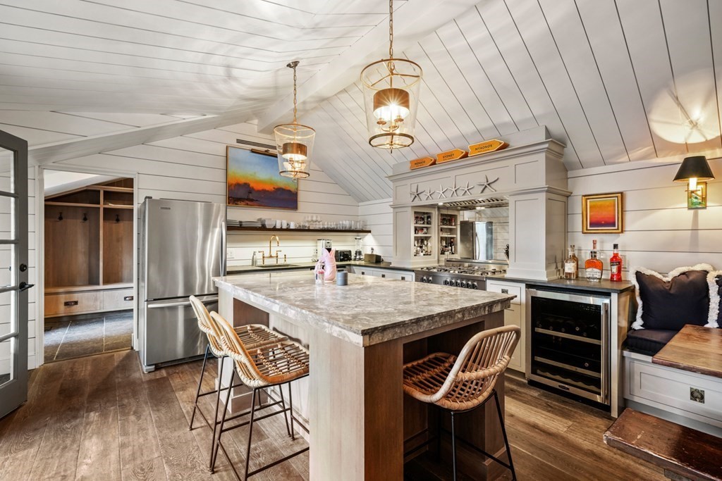 4 bed, 1 bath apartment for rent at 7 Independent Way Unit 0, Nantucket (vil) — photo 3 of 25