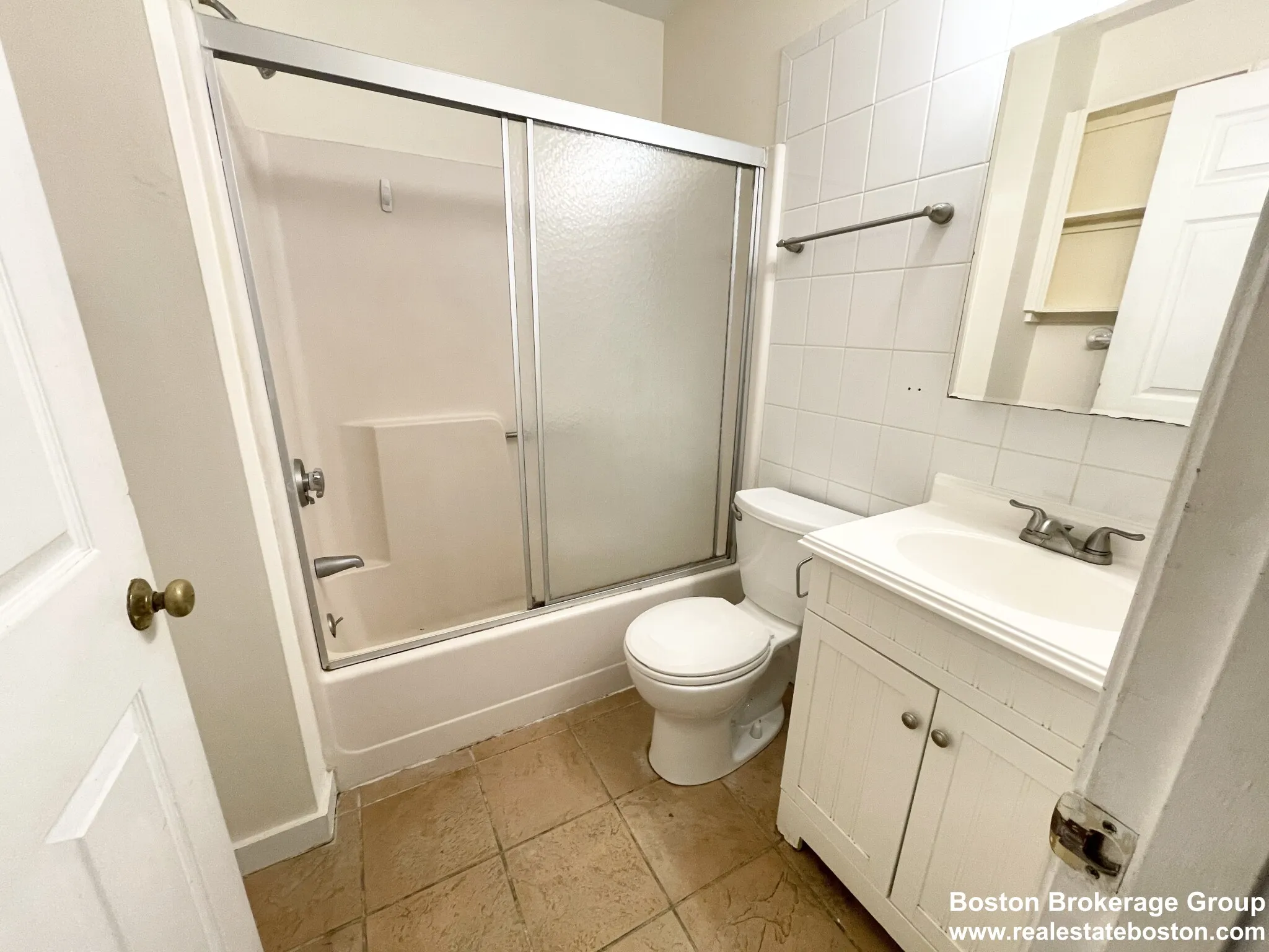 3 bed, 1.5 bath apartment for rent at 7 Iroquois St Unit 1, Mission Hill — photo 4 of 8