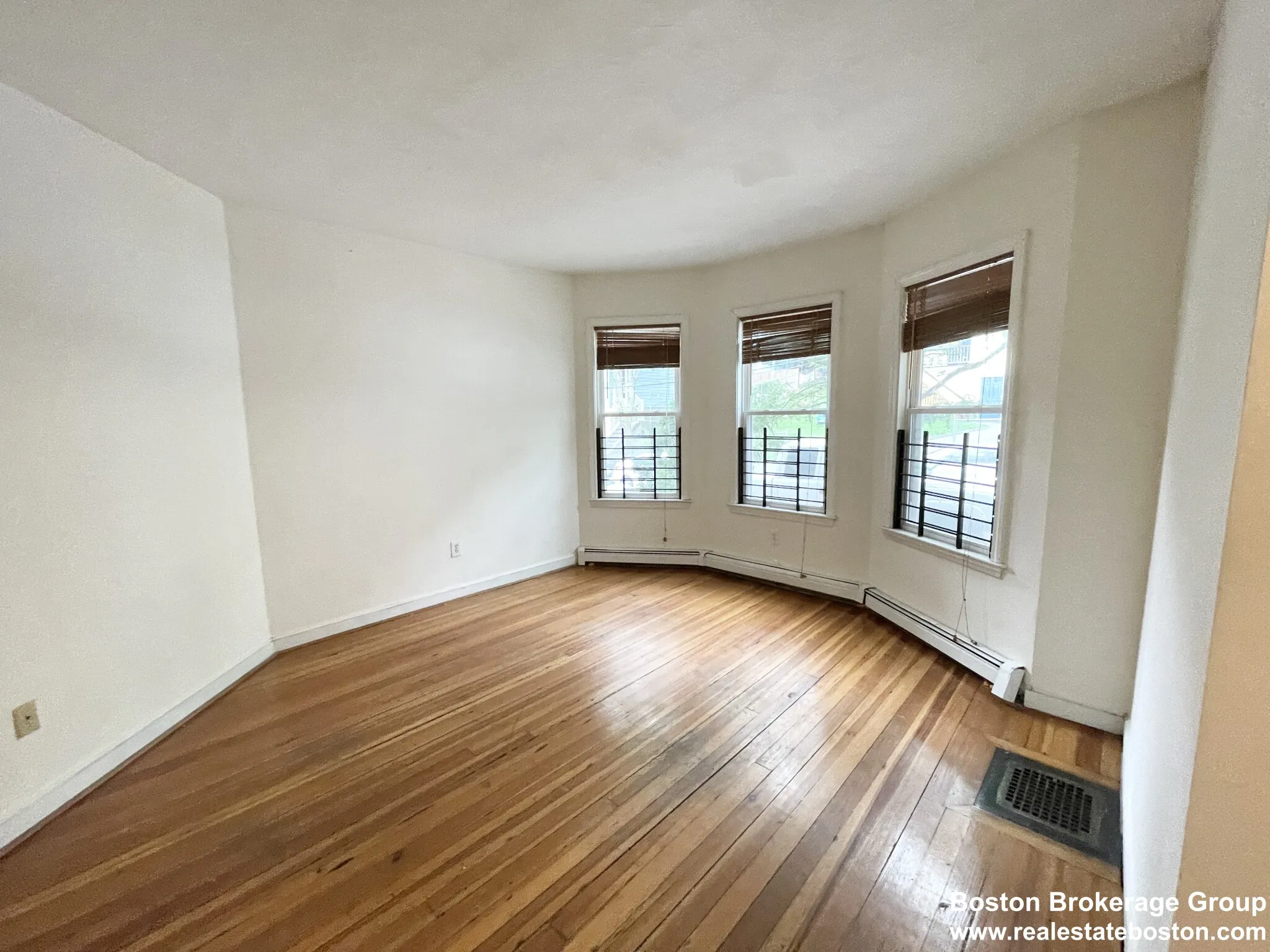 3 bed, 1.5 bath apartment for rent at 7 Iroquois St Unit 1, Mission Hill — photo 2 of 8
