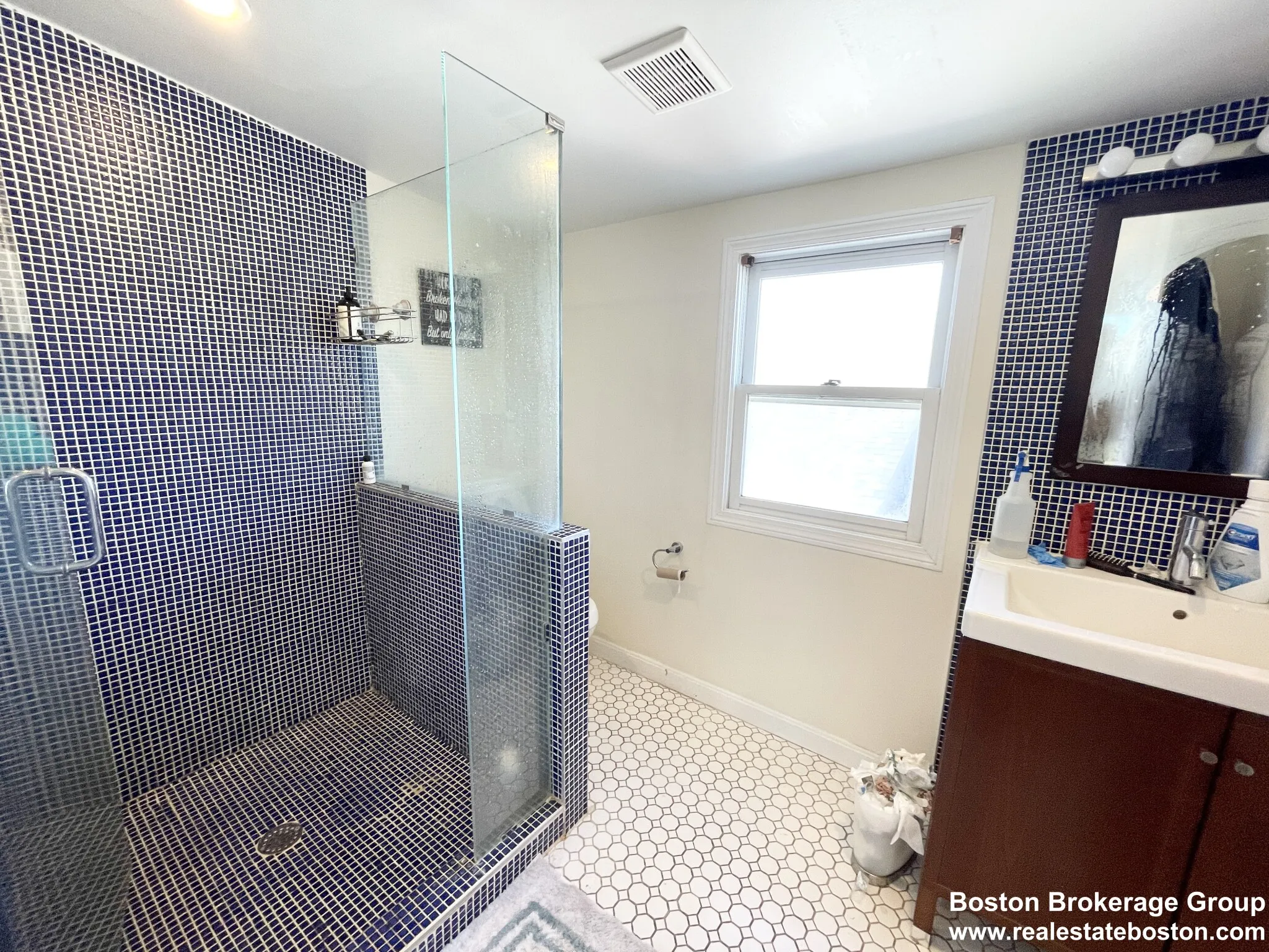 6 bed, 2.5 bath apartment for rent at 7 Iroquois St Unit 3, Mission Hill — photo 10 of 12