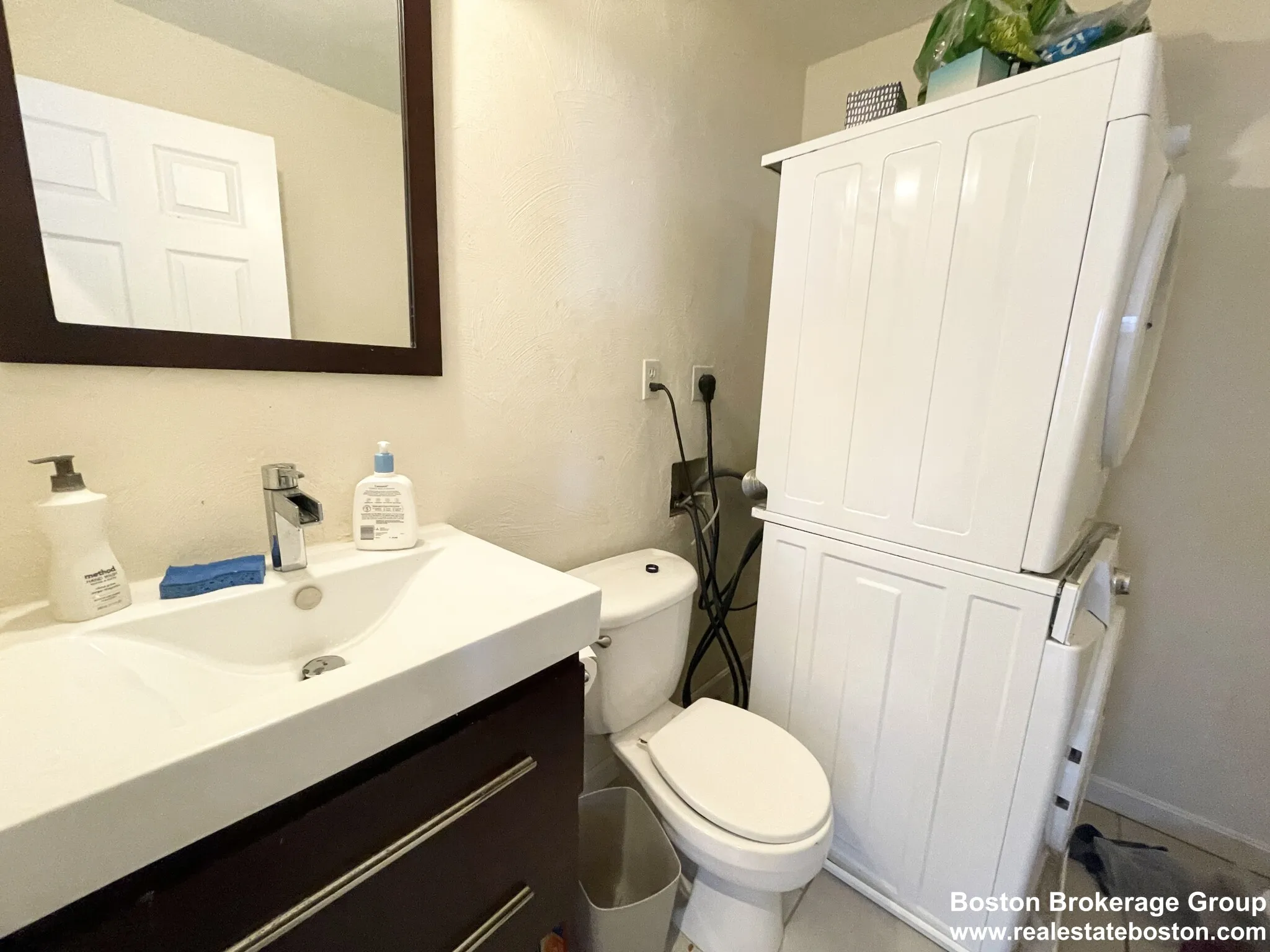 6 bed, 2.5 bath apartment for rent at 7 Iroquois St Unit 3, Mission Hill — photo 6 of 12