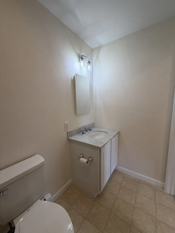 3 bed, 2 bath apartment for rent at 7 J St, Hull — photo 12 of 21
