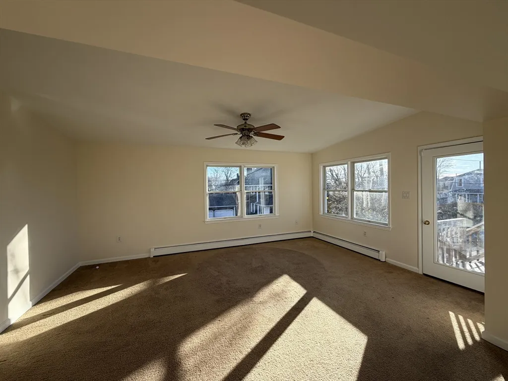 3 bed, 2 bath apartment for rent at 7 J St, Hull — photo 8 of 21