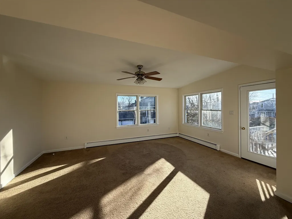 3 bed, 2 bath apartment for rent at 7 J St, Hull — photo 7 of 21
