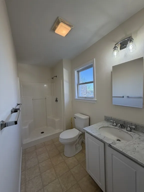3 bed, 2 bath apartment for rent at 7 J St, Hull — photo 16 of 21