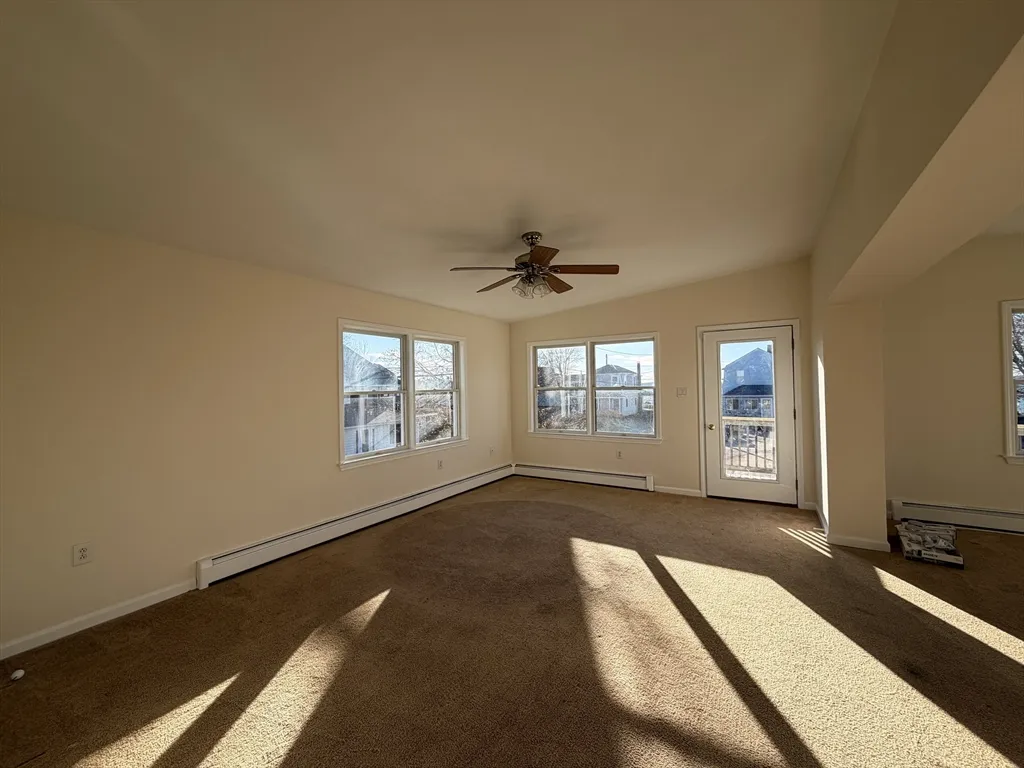 3 bed, 2 bath apartment for rent at 7 J St, Hull — photo 9 of 21
