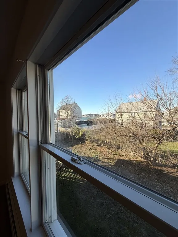 3 bed, 2 bath apartment for rent at 7 J St, Hull — photo 15 of 21