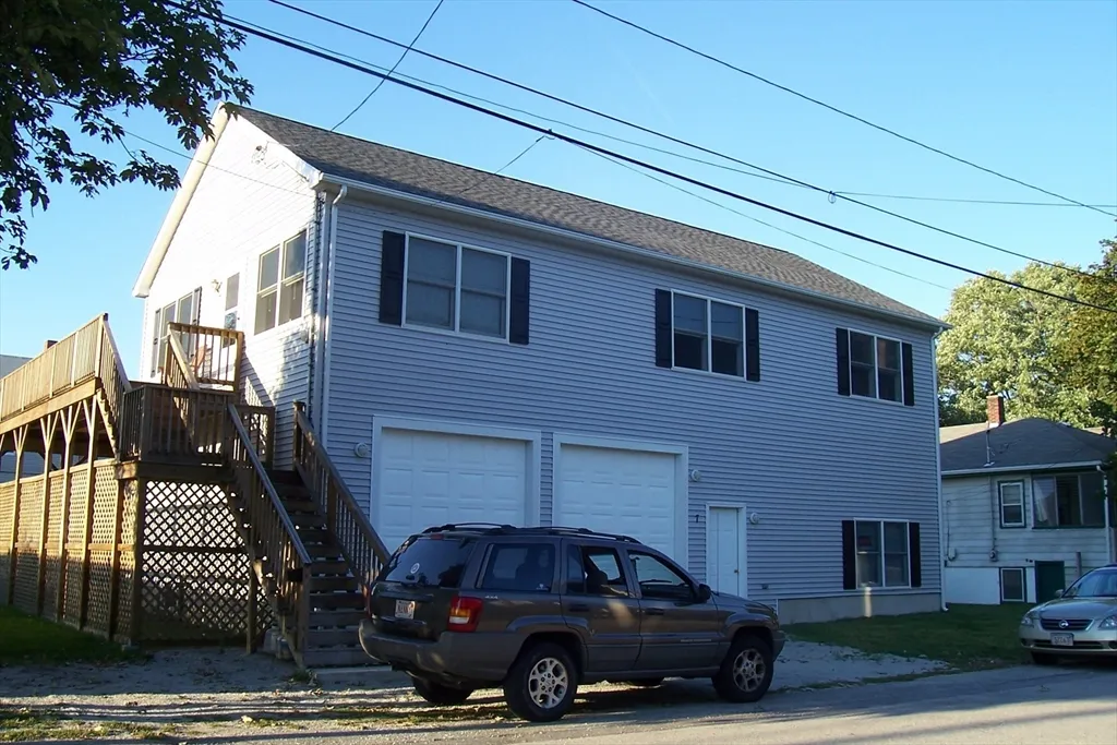3 bed, 2 bath apartment for rent at 7 J St, Hull — photo 1 of 21