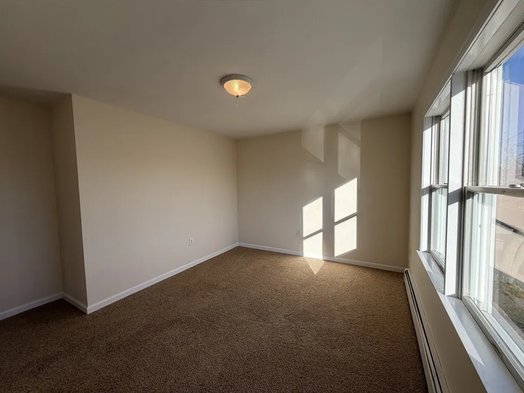 3 bed, 2 bath apartment for rent at 7 J St, Hull — photo 19 of 21