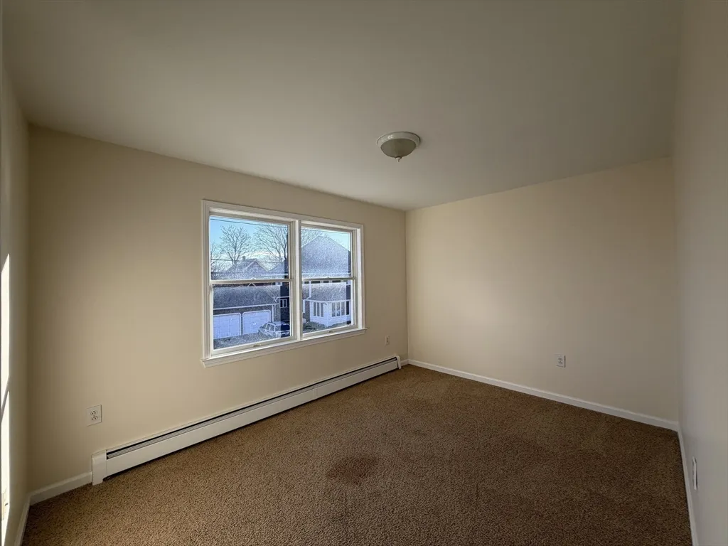 3 bed, 2 bath apartment for rent at 7 J St, Hull — photo 18 of 21